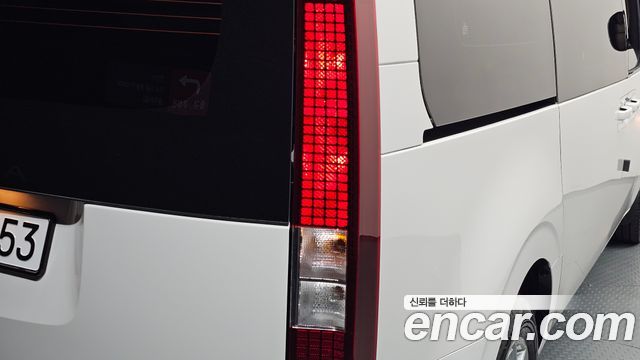 Hyundai Staria 2025 — photo 9