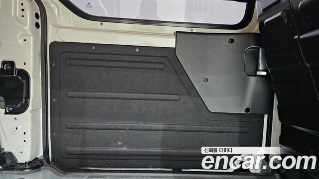 Hyundai Staria 2025 — photo 15