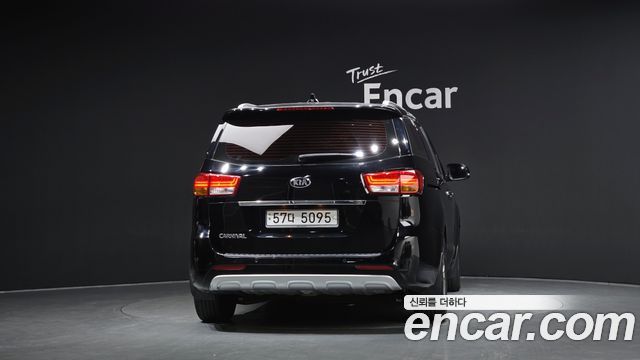Kia Canival 2017 — photo 4