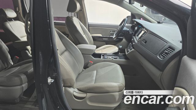 Kia Canival 2017 — photo 17