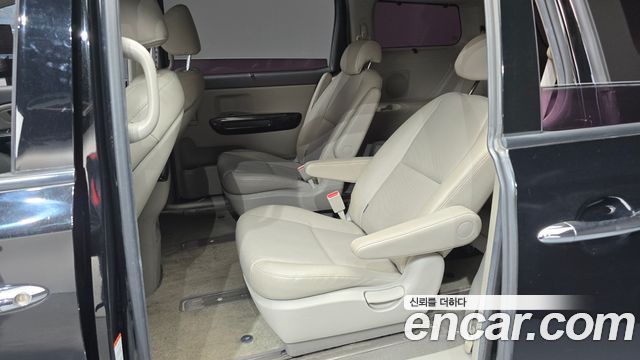 Kia Canival 2017 — photo 18