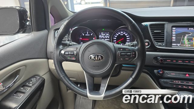 Kia Canival 2017 — photo 19