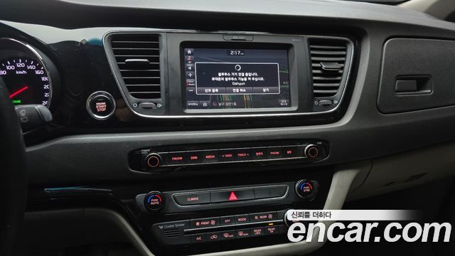 Kia Canival 2017 — photo 21