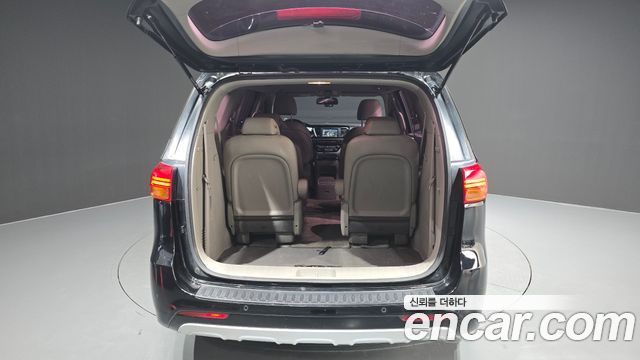 Kia Canival 2017 — photo 26