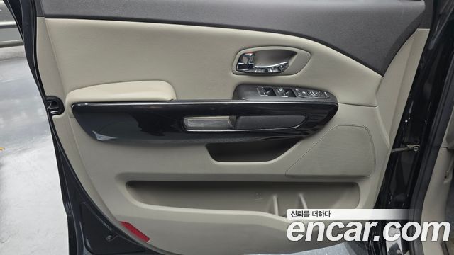 Kia Canival 2017 — photo 15