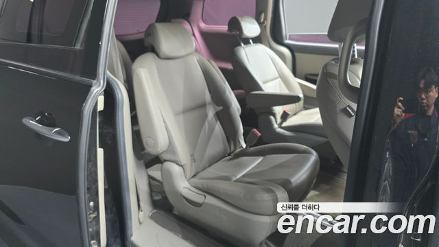 Kia Canival 2017 — photo 16