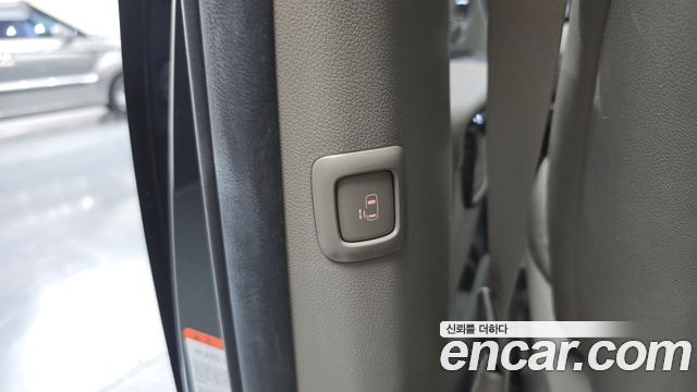 Kia Canival 2017 — photo 31