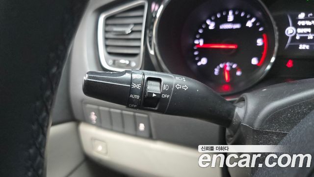 Kia Canival 2017 — photo 32
