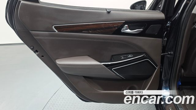 Kia K7 2018 — photo 15