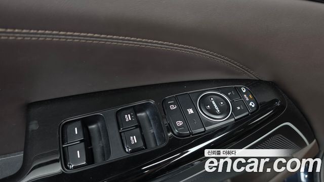 Kia K7 2018 — photo 28