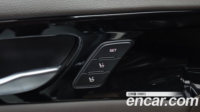 Kia K7 2018 — photo 31