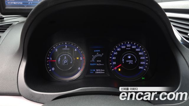 Hyundai i40 2012 — photo 8