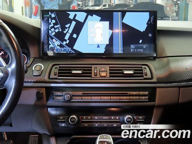 BMW 5-Series 2016 — photo 11