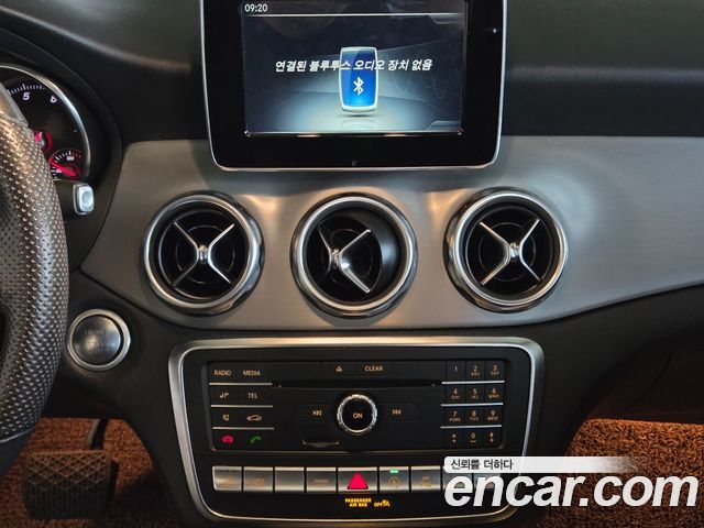 Mercedes-Benz GLA-Class 2019 — photo 11