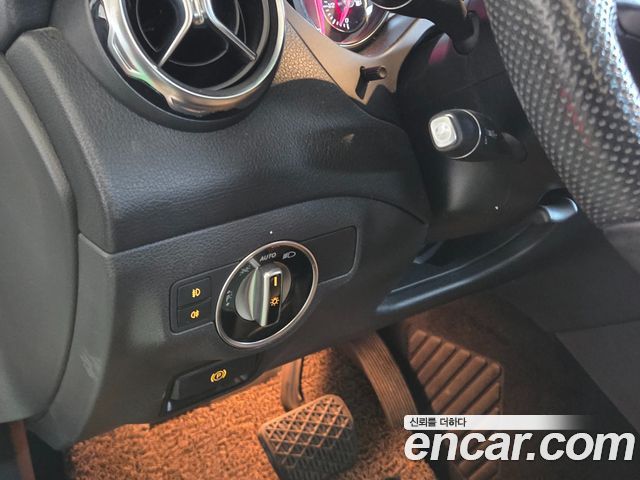 Mercedes-Benz GLA-Class 2019 — photo 14