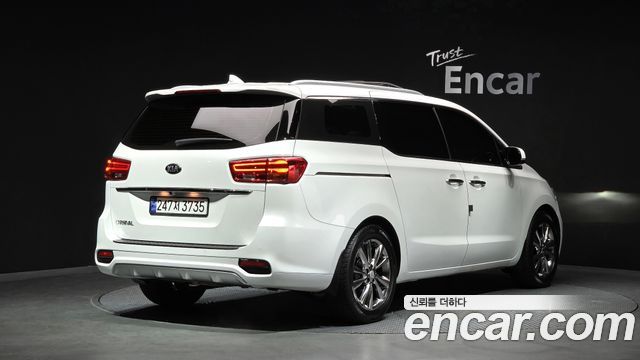 Kia Canival 2020 — photo 2