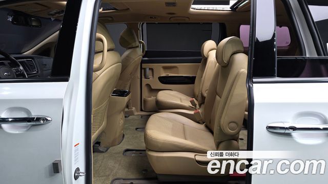 Kia Canival 2020 — photo 11