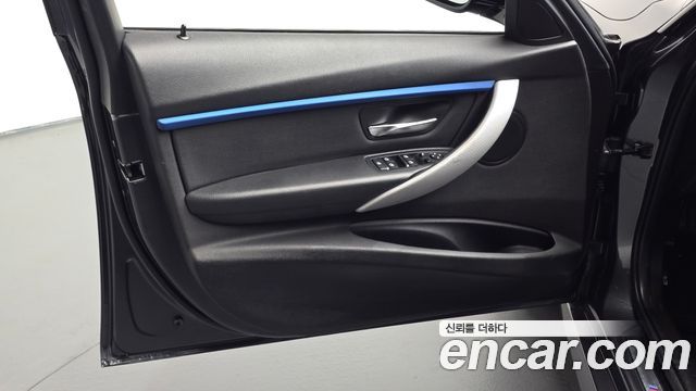 BMW 3-Series 2016 — photo 14