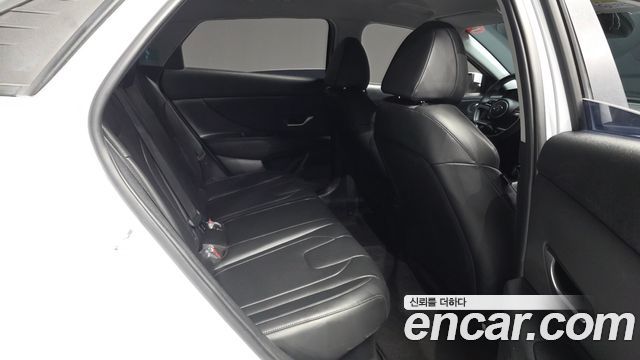 Hyundai AVANTE 2023 — photo 18
