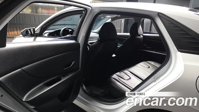 Hyundai AVANTE 2023 — photo 16