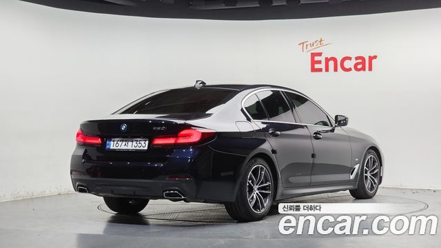 BMW 5-Series 2022 — photo 2