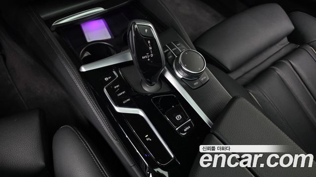 BMW 5-Series 2022 — photo 12