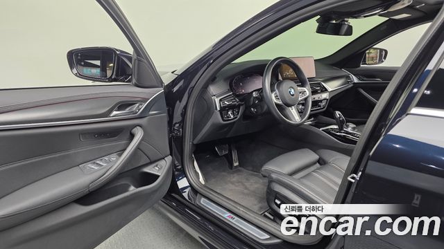 BMW 5-Series 2022 — photo 13
