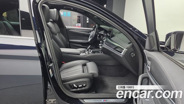 BMW 5-Series 2022 — photo 17