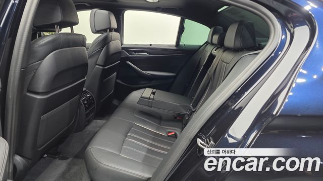 BMW 5-Series 2022 — photo 18
