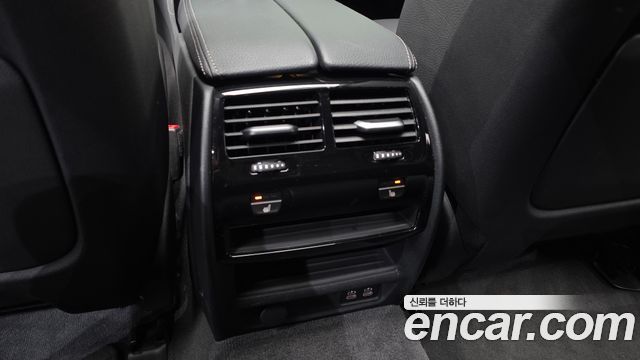 BMW 5-Series 2022 — photo 24