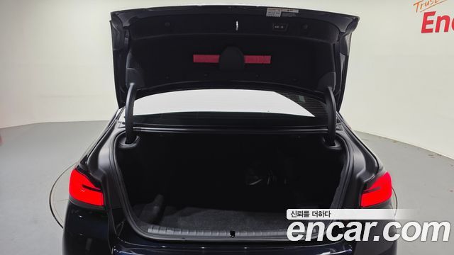 BMW 5-Series 2022 — photo 26