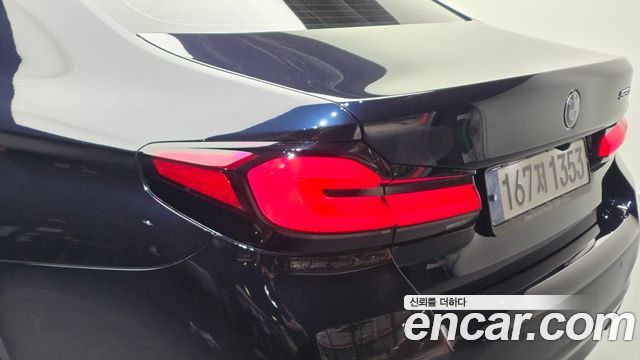 BMW 5-Series 2022 — photo 9