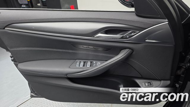BMW 5-Series 2022 — photo 14