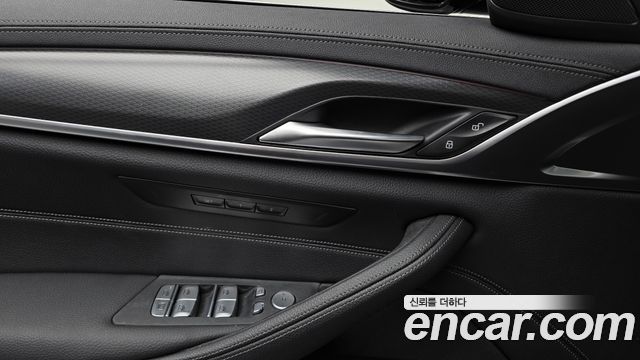 BMW 5-Series 2022 — photo 27