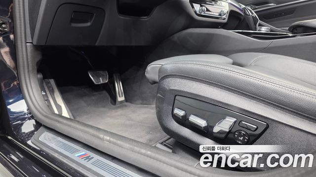 BMW 5-Series 2022 — photo 28