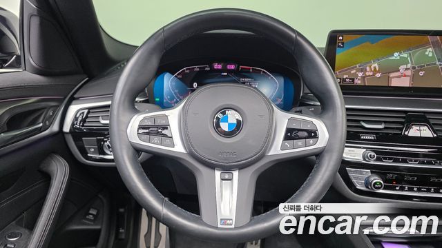 BMW 5-Series 2022 — photo 32