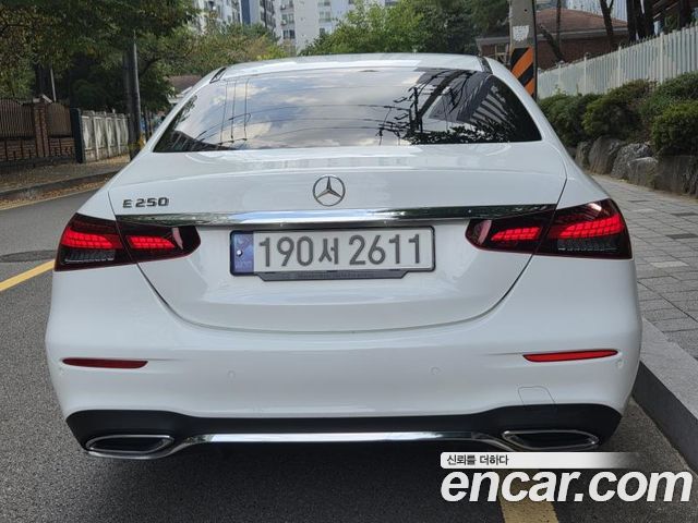 Mercedes-Benz E-Class 2023 — photo 4