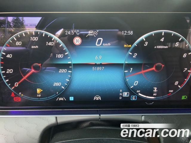 Mercedes-Benz E-Class 2023 — photo 8