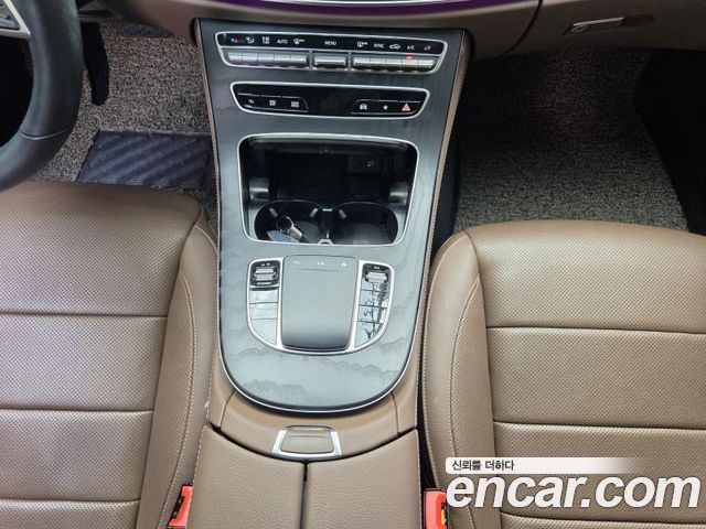 Mercedes-Benz E-Class 2023 — photo 9