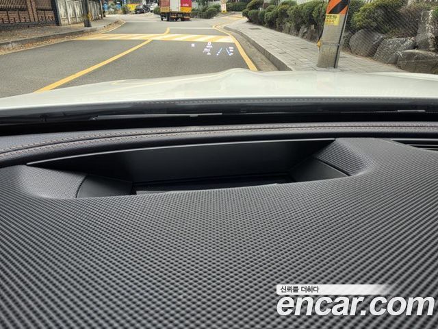 Mercedes-Benz E-Class 2023 — photo 16