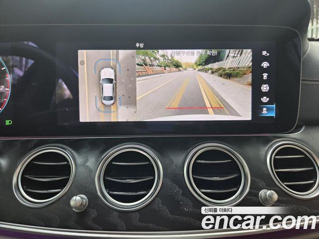 Mercedes-Benz E-Class 2023 — photo 19