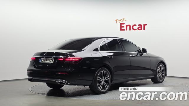 Mercedes-Benz E-Class 2021 — photo 2