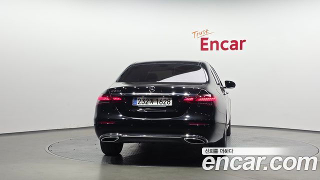 Mercedes-Benz E-Class 2021 — photo 4