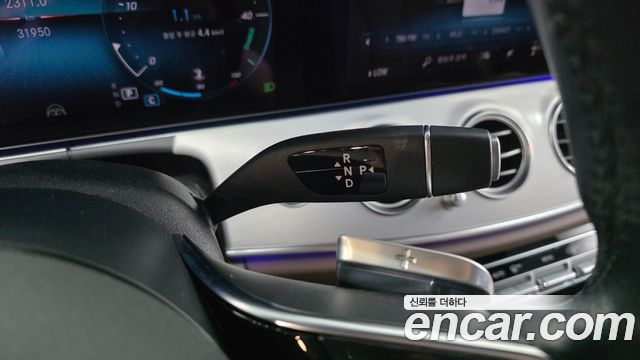 Mercedes-Benz E-Class 2021 — photo 9
