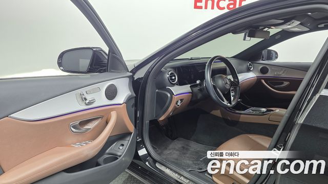 Mercedes-Benz E-Class 2021 — photo 10