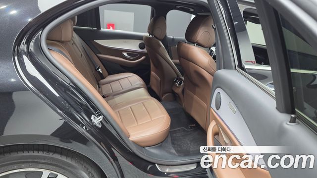 Mercedes-Benz E-Class 2021 — photo 12