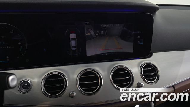 Mercedes-Benz E-Class 2021 — photo 15