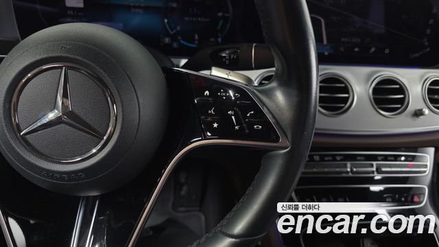 Mercedes-Benz E-Class 2021 — photo 18