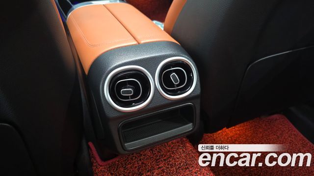 Mercedes-Benz C-Class 2022 — photo 30