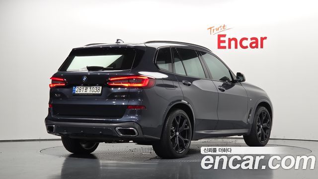 BMW X5 2021 — photo 2